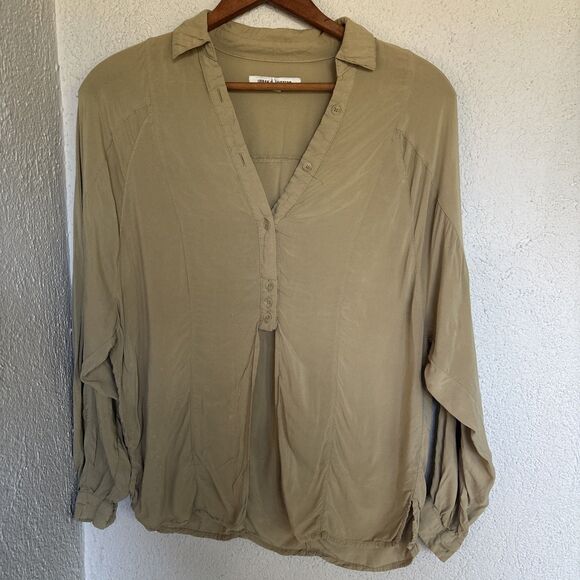 Urban Outfitters UO Viscose Genesis Split-Hem Blouse - size S - Picture 3 of 11